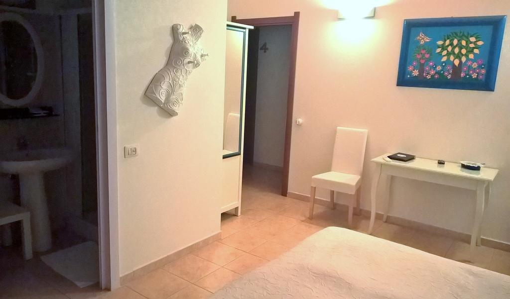 La Jacaranda Hotel SantʼAntìoco Esterno foto